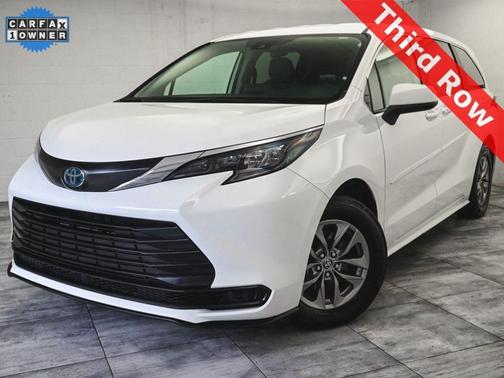 2024 Toyota Sienna LE