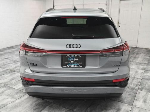 2025 Audi Q4 e-tron 55 quattro Premium