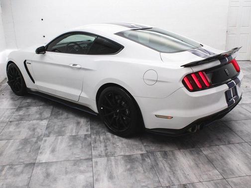 2016 Ford Shelby GT350 Base