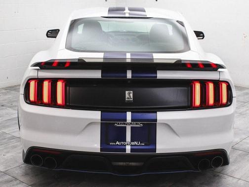2016 Ford Shelby GT350 Base