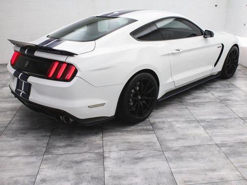 2016 Ford Shelby GT350 Base