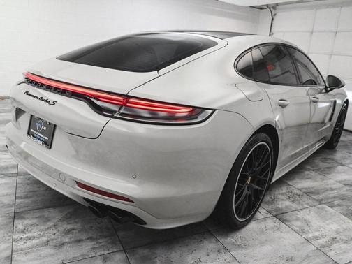 2021 Porsche Panamera Turbo S