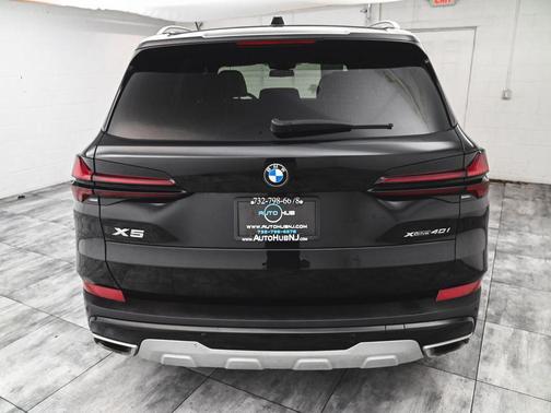 Black Sapphire Metallic 2025 BMW X5 xDrive40i