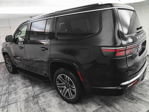 2025 Jeep Wagoneer Base