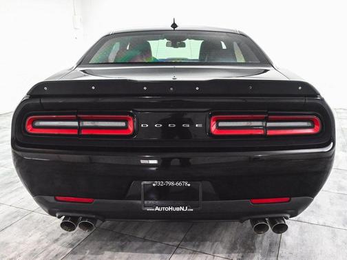 2016 Dodge Challenger 392 Hemi Scat Pack Shaker