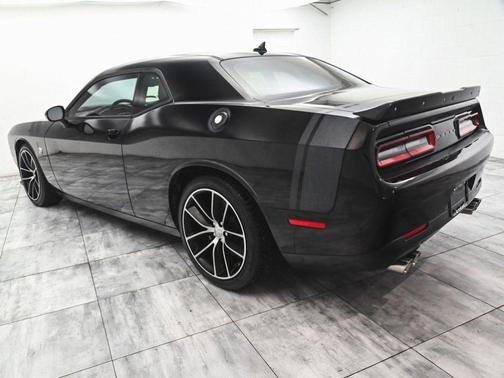 2016 Dodge Challenger 392 Hemi Scat Pack Shaker