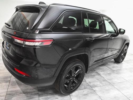 2022 Jeep Grand Cherokee Laredo