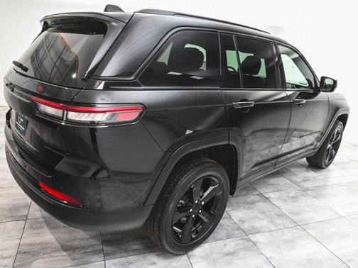 2022 Jeep Grand Cherokee Altitude