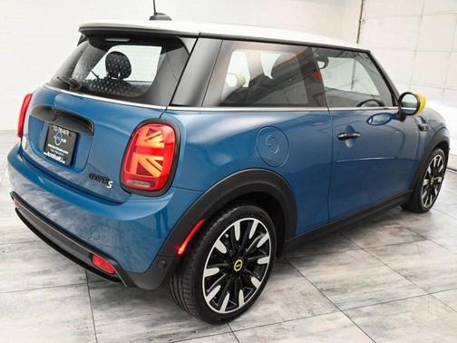 2023 MINI SE Hardtop ICONIC