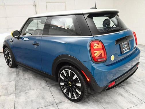 2023 MINI SE Hardtop ICONIC