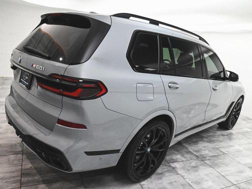 2024 BMW X7 M60i