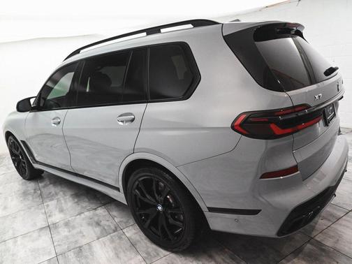 2024 BMW X7 M60i