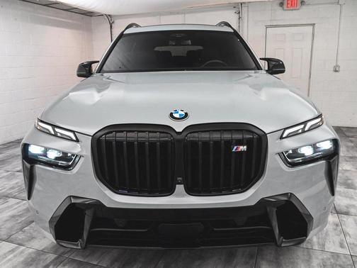 2024 BMW X7 M60i