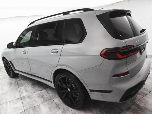 2024 BMW X7 M60i