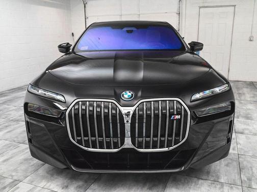 2024 BMW i7 M70