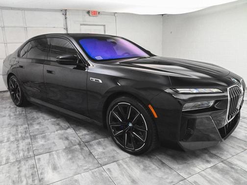 2024 BMW i7 M70