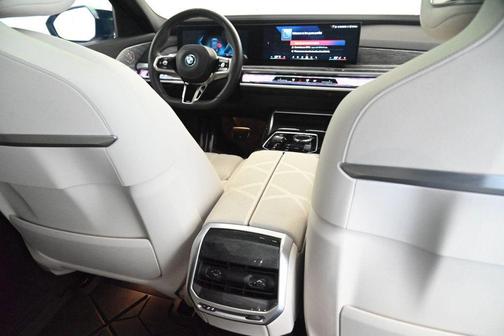 2024 BMW i7 M70