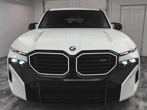 2024 BMW XM Base