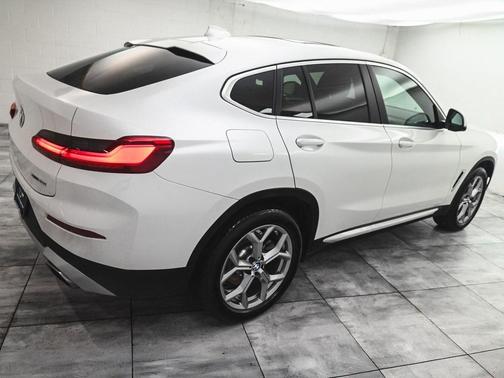 2025 BMW X4 xDrive30i