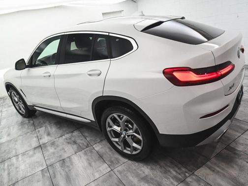 2025 BMW X4 xDrive30i