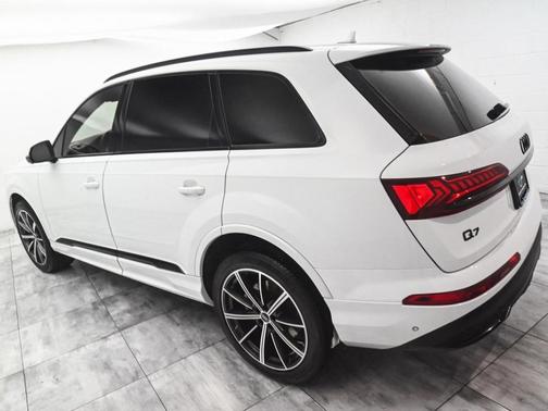 2023 Audi Q7 55 Premium Plus