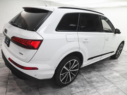 2023 Audi Q7 55 Premium Plus