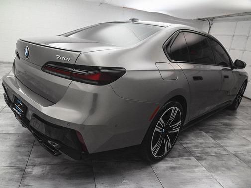 2023 BMW 760 760i xDrive