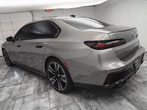 2023 BMW 760 760i xDrive