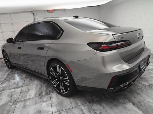 2023 BMW 760 760i xDrive