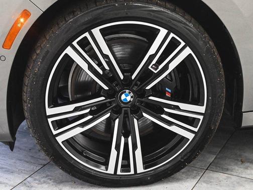 2023 BMW 760 760i xDrive