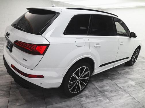 2023 Audi Q7 55 Premium Plus