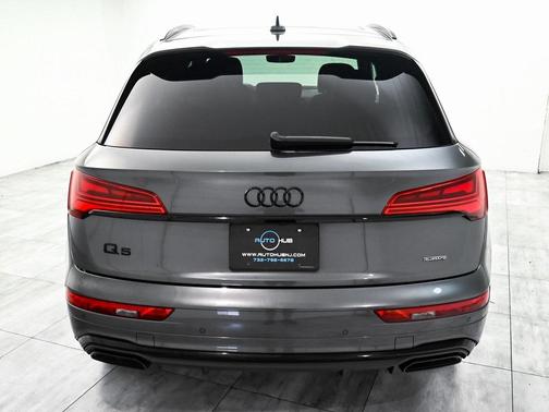 2022 Audi Q5 45 S line Premium Plus