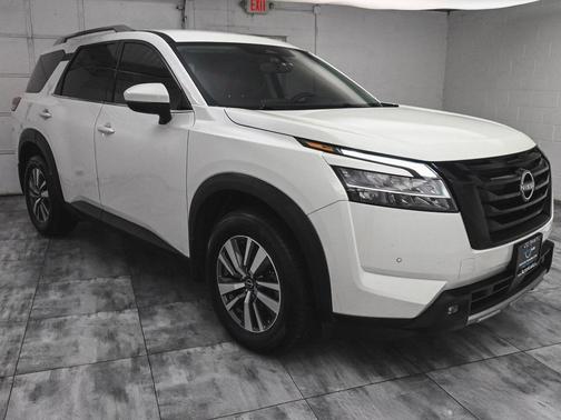 2022 Nissan Pathfinder SL
