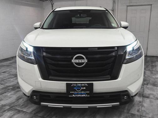 2022 Nissan Pathfinder SL