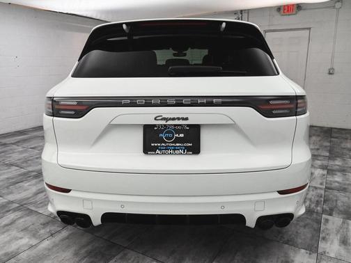 2022 Porsche Cayenne Platinum Edition