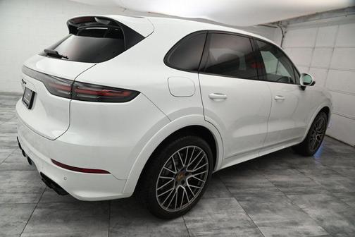 2022 Porsche Cayenne Platinum Edition