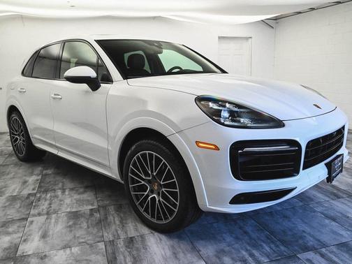 2022 Porsche Cayenne Platinum Edition