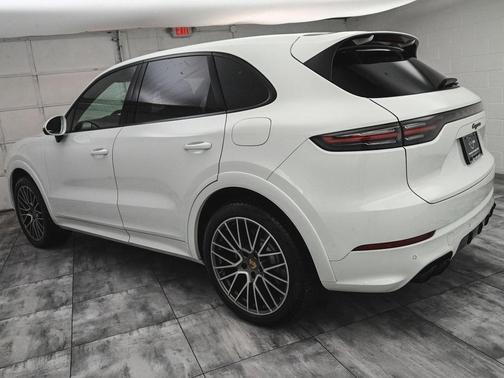2022 Porsche Cayenne Platinum Edition
