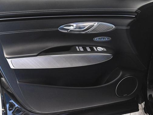 2024 Genesis Electrified GV70 Advanced