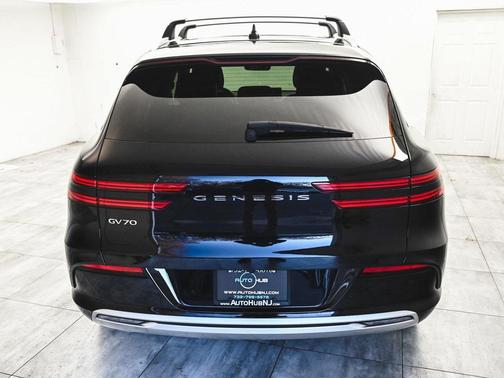 2024 Genesis Electrified GV70 Advanced