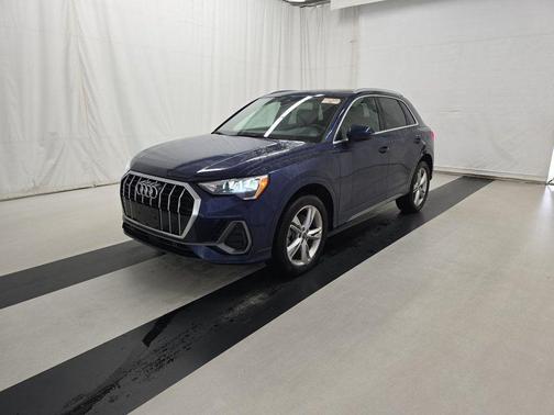 2022 Audi Q3 45 S line Premium