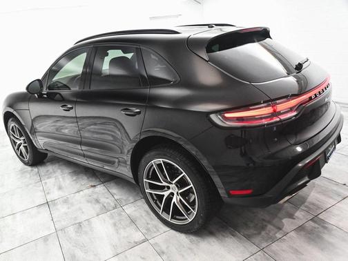 2023 Porsche Macan Base