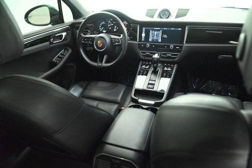 2023 Porsche Macan Base