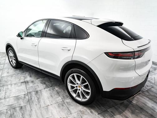 White 2022 Porsche Cayenne AWD
