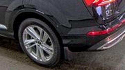 2022 Audi Q7 45 Premium Plus