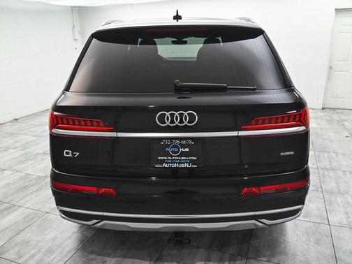 2022 Audi Q7 45 Premium Plus