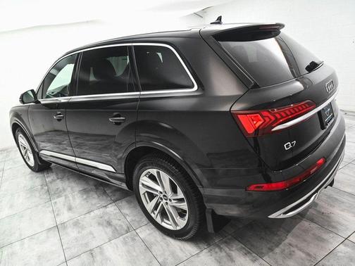 2022 Audi Q7 45 Premium Plus