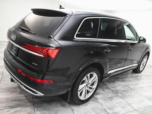 2022 Audi Q7 45 Premium Plus