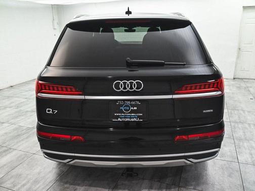 2022 Audi Q7 45 Premium Plus