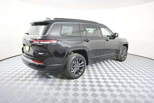 Diamond Black Crystal Pearlcoat 2026 Jeep Grand Cherokee L Limited